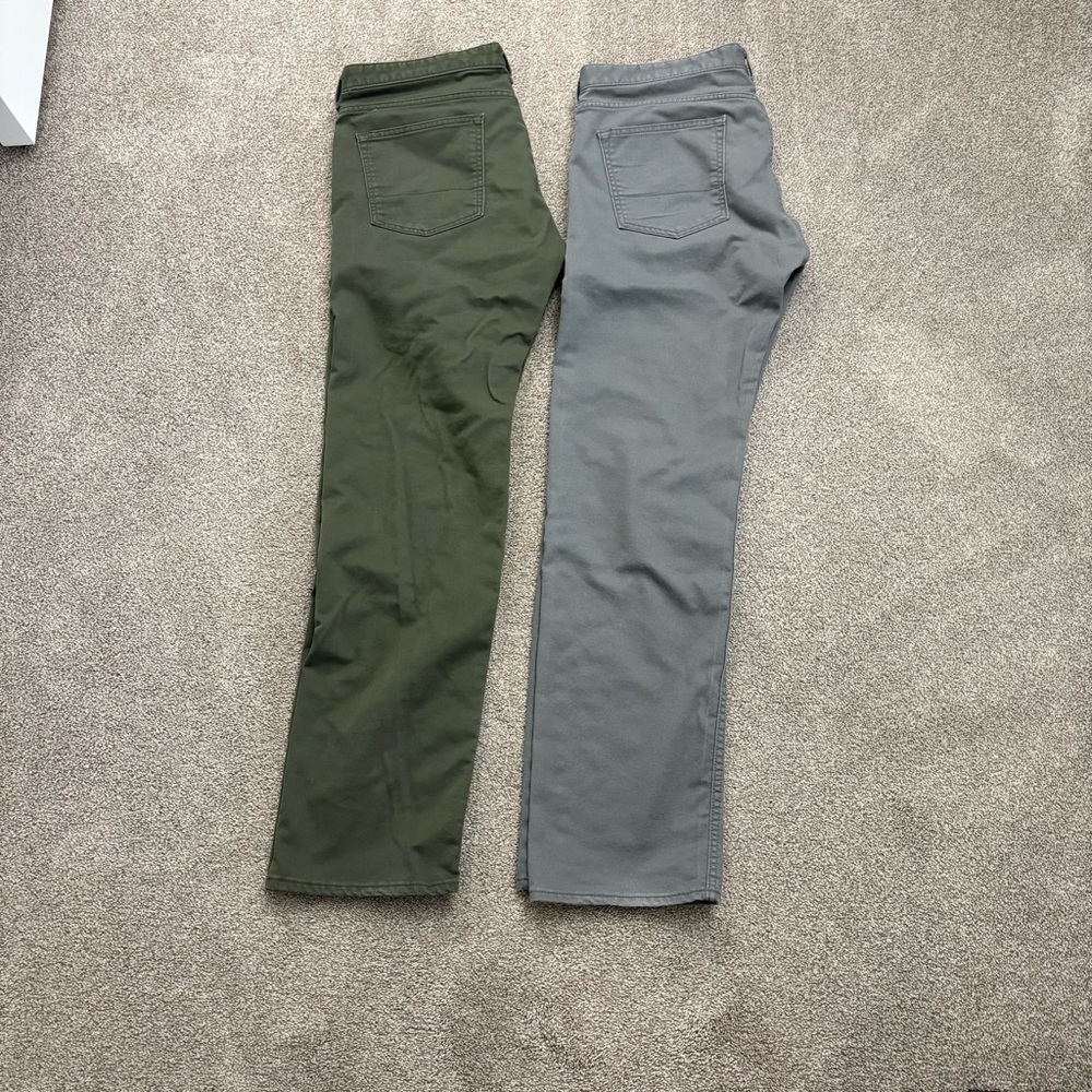 Two (2) pairs of Men's Dockers Straight Fit Pants in Gray & Olive Green 36x34